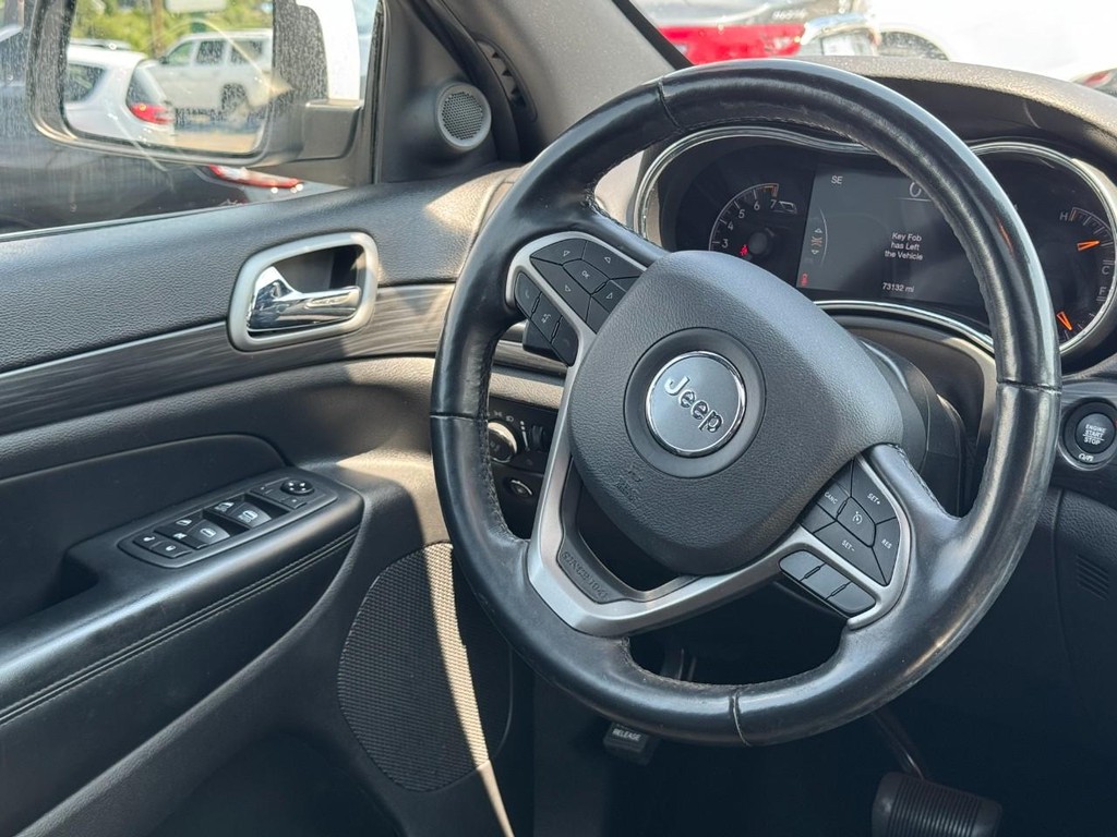Jeep Grand Cherokee Vehicle Full-screen Gallery Image 15