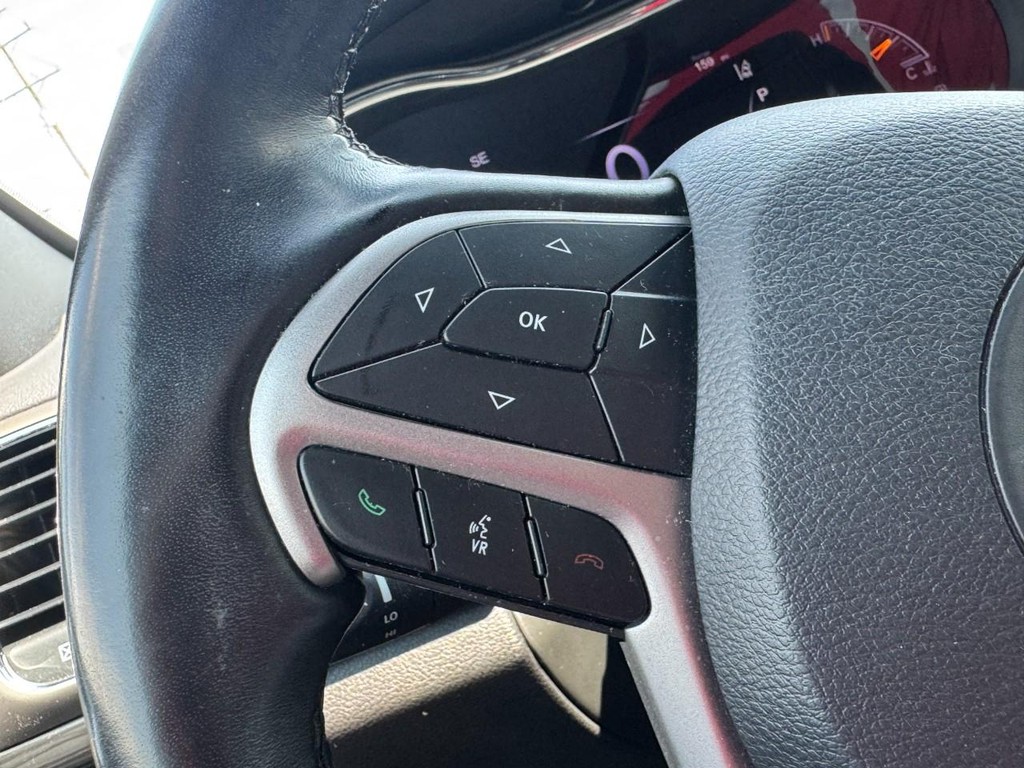 Jeep Grand Cherokee Vehicle Full-screen Gallery Image 19