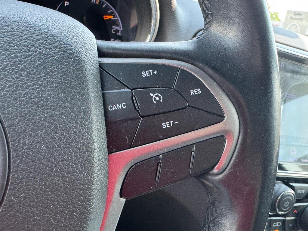 Jeep Grand Cherokee Vehicle Full-screen Gallery Image 20