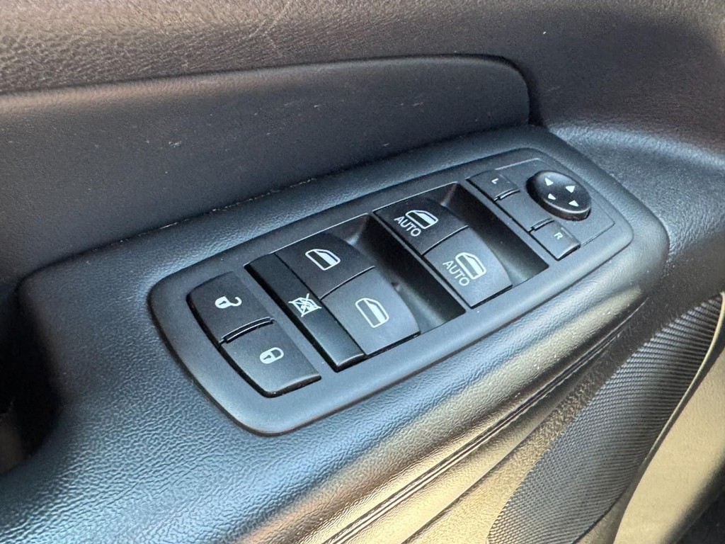 Jeep Grand Cherokee Vehicle Full-screen Gallery Image 25