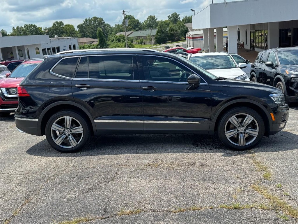 Volkswagen Tiguan Vehicle Full-screen Gallery Image 02