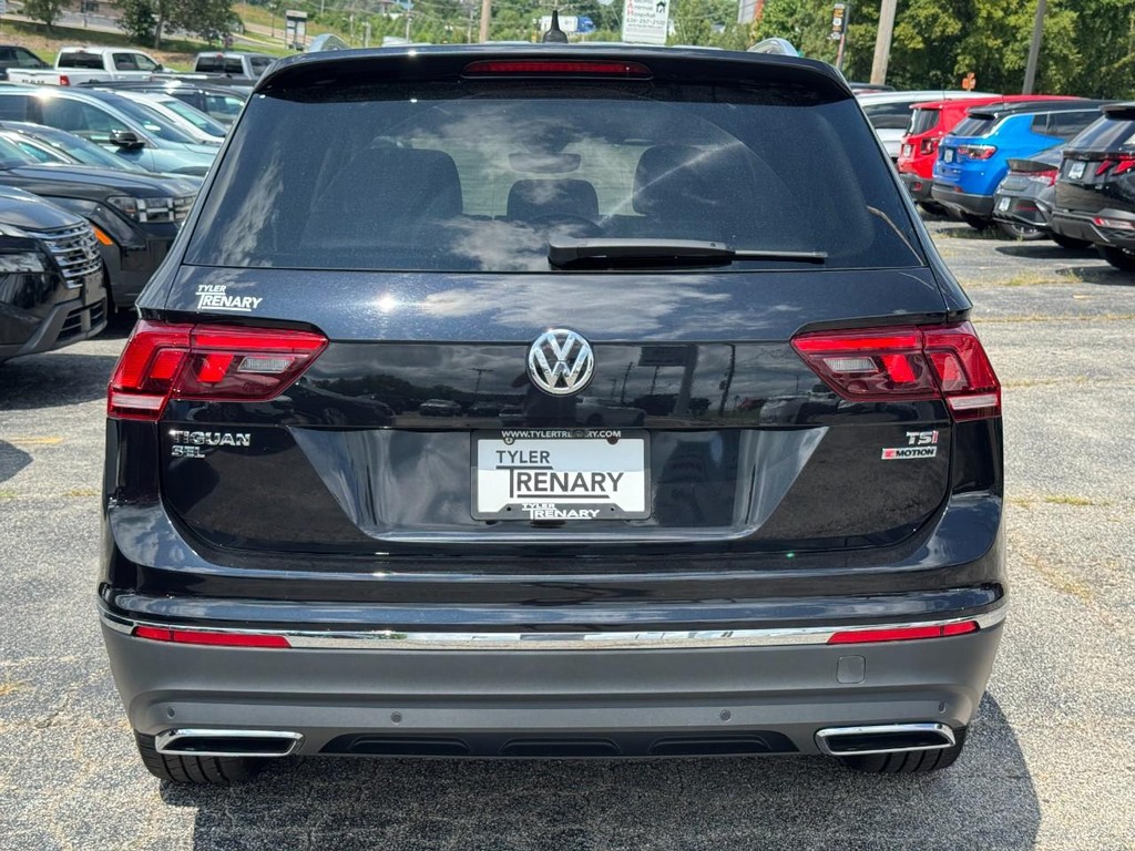 Volkswagen Tiguan Vehicle Full-screen Gallery Image 05