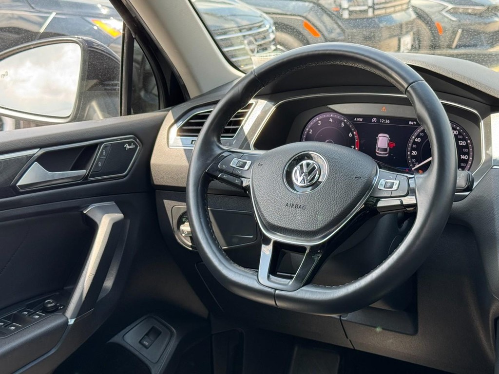 Volkswagen Tiguan Vehicle Full-screen Gallery Image 15
