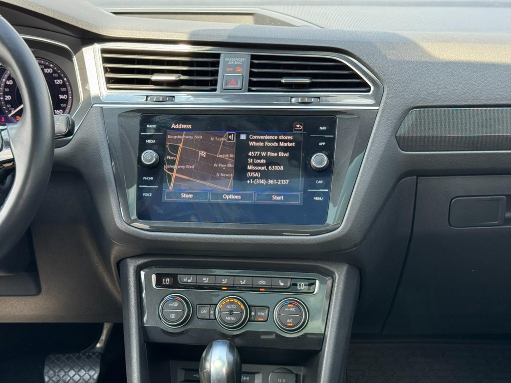 Volkswagen Tiguan Vehicle Full-screen Gallery Image 16