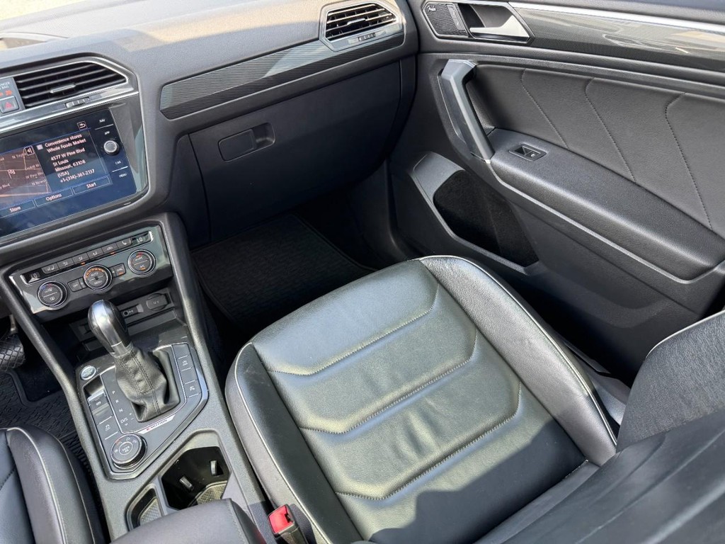 Volkswagen Tiguan Vehicle Full-screen Gallery Image 18