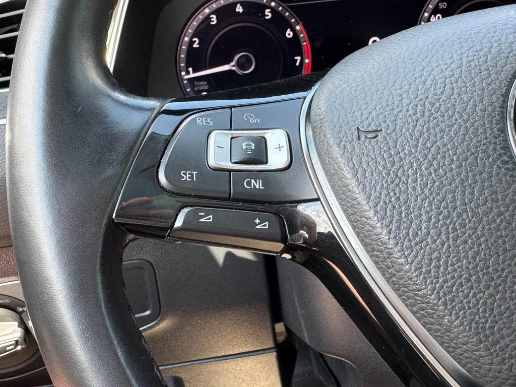 Volkswagen Tiguan Vehicle Full-screen Gallery Image 19