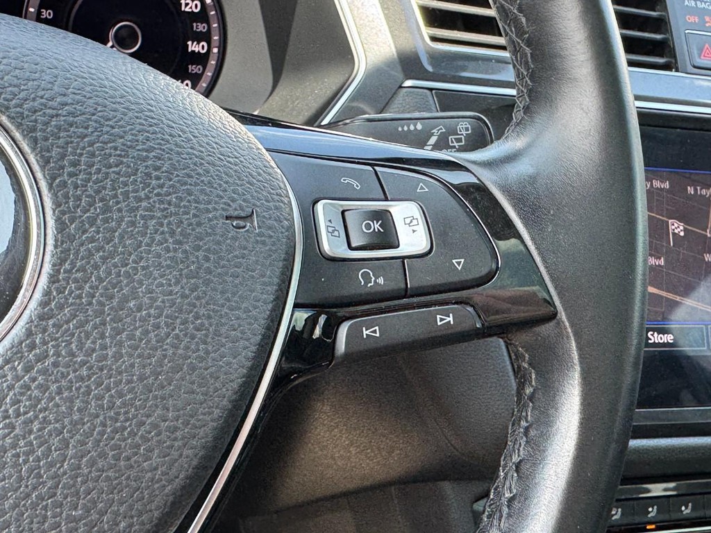 Volkswagen Tiguan Vehicle Full-screen Gallery Image 20