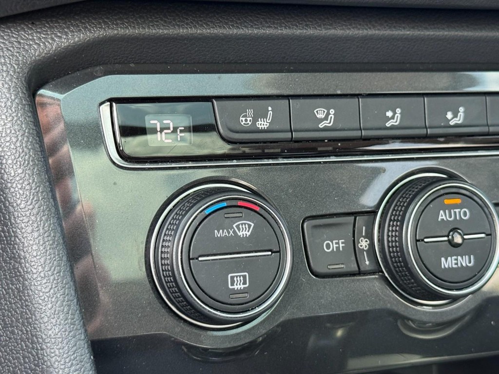 Volkswagen Tiguan Vehicle Full-screen Gallery Image 23