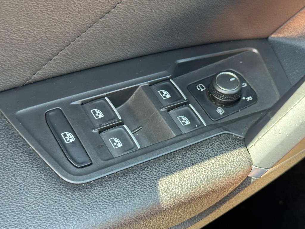 Volkswagen Tiguan Vehicle Full-screen Gallery Image 26