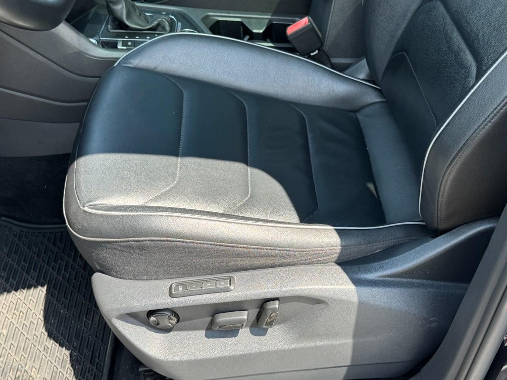 Volkswagen Tiguan Vehicle Full-screen Gallery Image 28