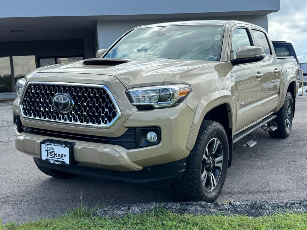 Toyota Tacoma 4WD Vehicle Full-screen Gallery Image 10