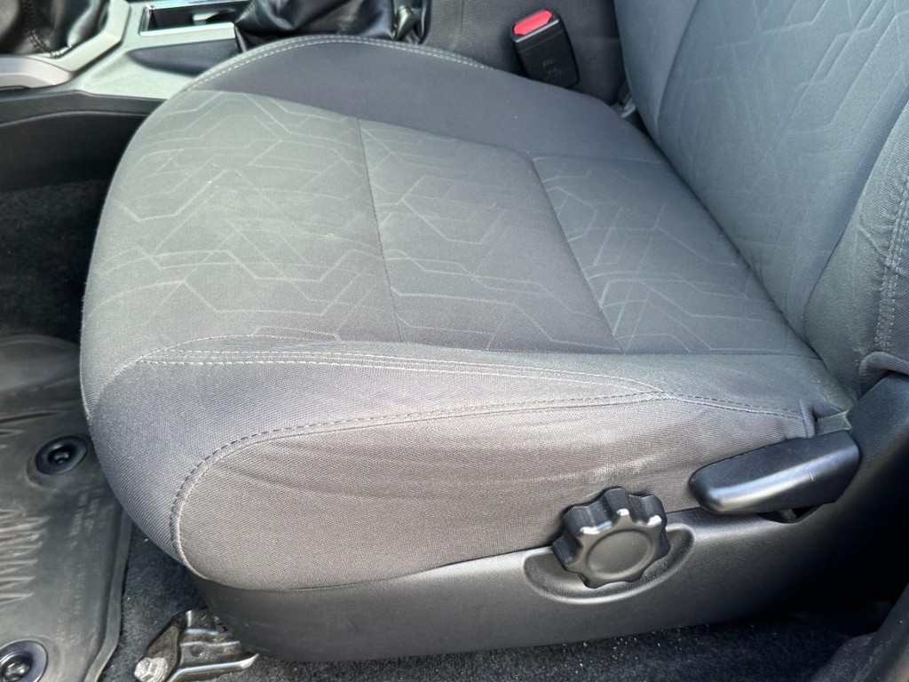Toyota Tacoma 4WD Vehicle Full-screen Gallery Image 24