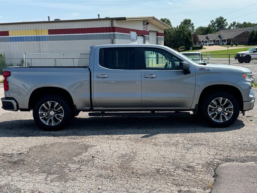 Chevrolet Silverado 1500 Vehicle Full-screen Gallery Image 02
