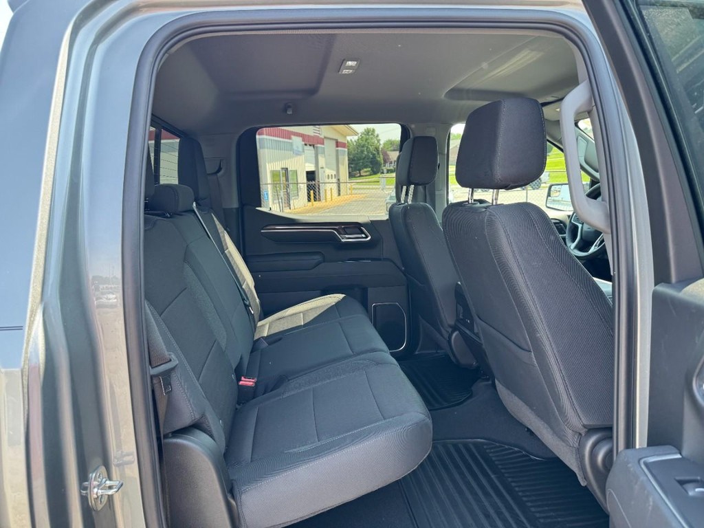 Chevrolet Silverado 1500 Vehicle Full-screen Gallery Image 12