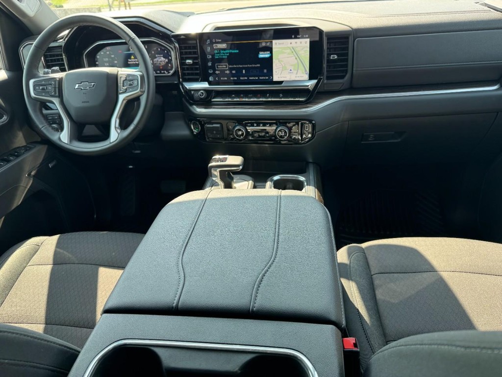 Chevrolet Silverado 1500 Vehicle Full-screen Gallery Image 13