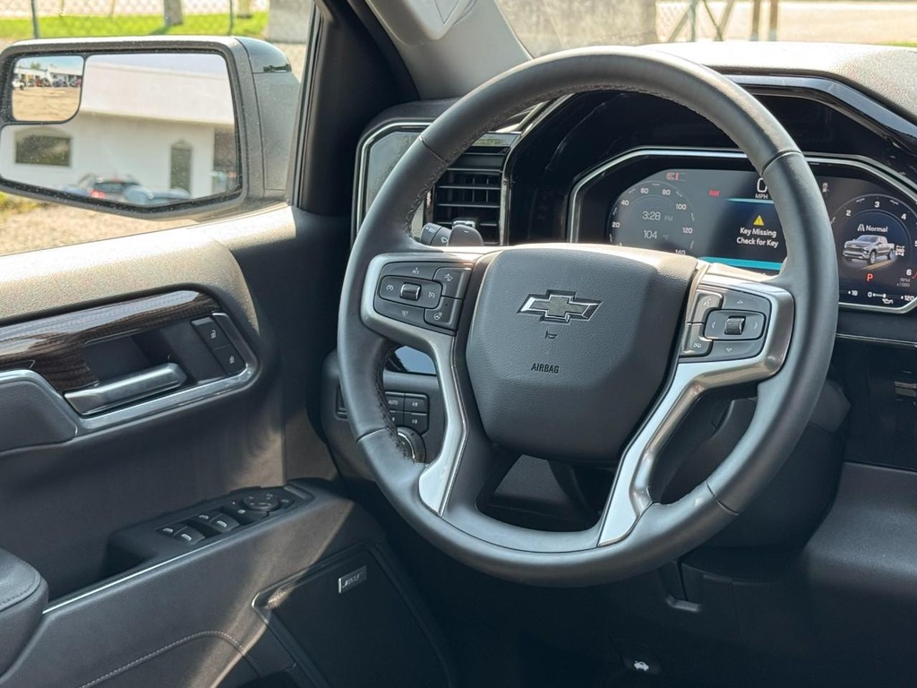 Chevrolet Silverado 1500 Vehicle Full-screen Gallery Image 14
