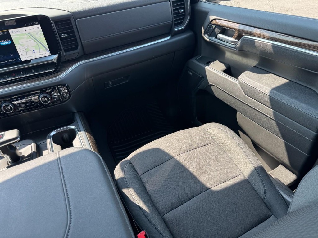 Chevrolet Silverado 1500 Vehicle Full-screen Gallery Image 17