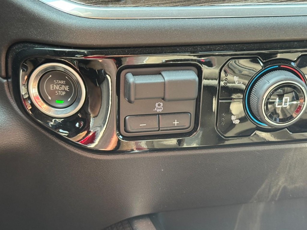 Chevrolet Silverado 1500 Vehicle Full-screen Gallery Image 21