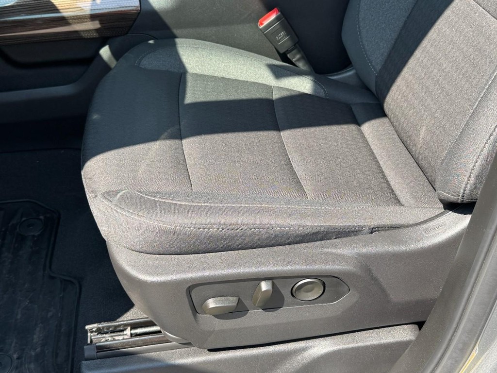 Chevrolet Silverado 1500 Vehicle Full-screen Gallery Image 24