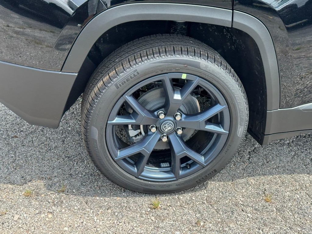 Jeep Cherokee Vehicle Full-screen Gallery Image 05