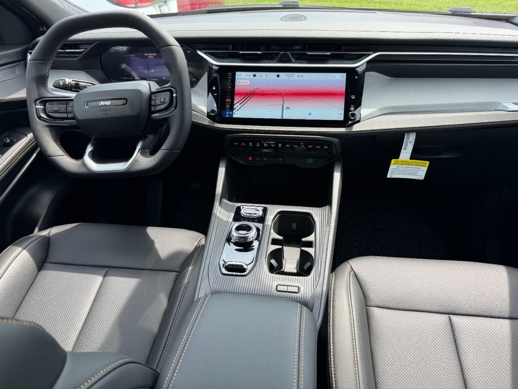 Jeep Cherokee Vehicle Full-screen Gallery Image 07
