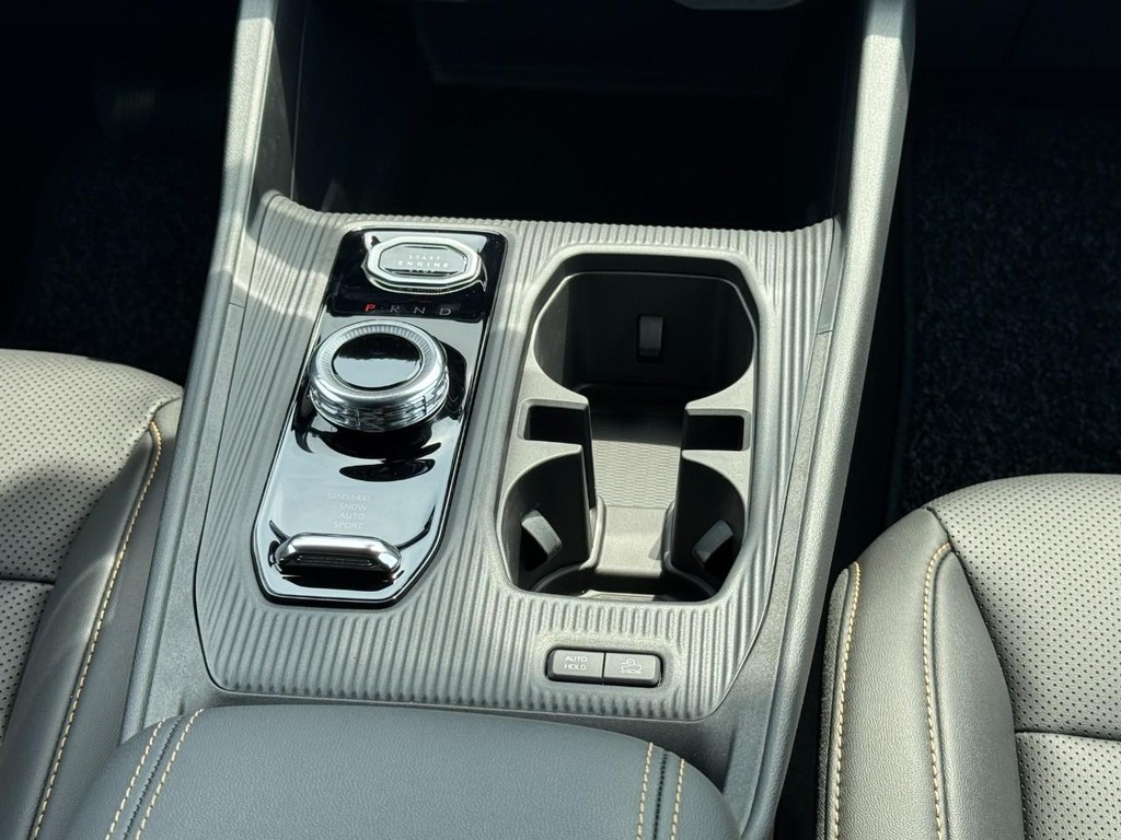Jeep Cherokee Vehicle Full-screen Gallery Image 11