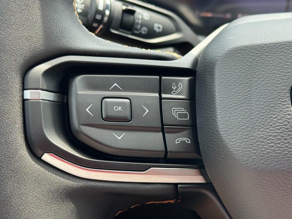 Jeep Cherokee Vehicle Full-screen Gallery Image 12
