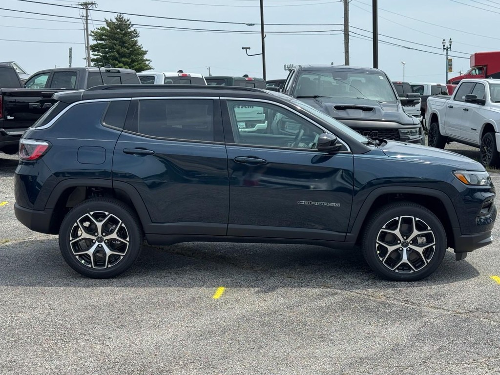 Jeep Compass Vehicle Full-screen Gallery Image 02
