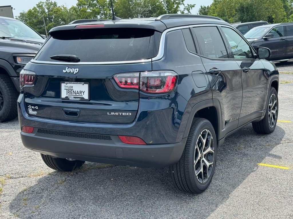 Jeep Compass Vehicle Full-screen Gallery Image 04