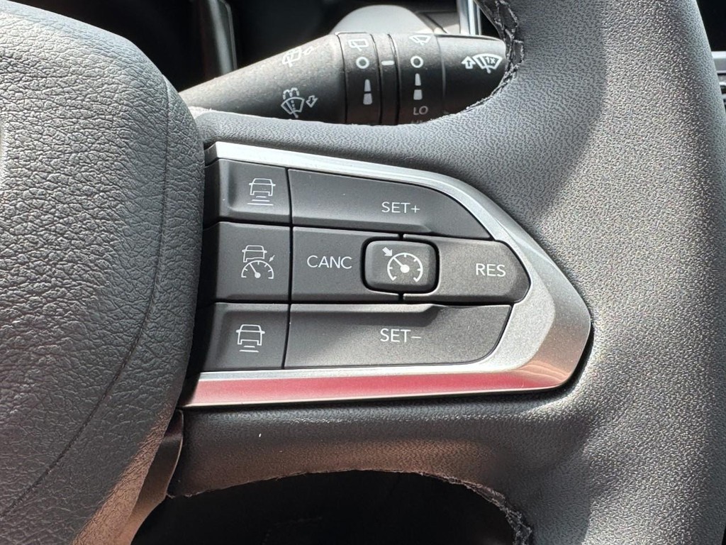 Jeep Compass Vehicle Full-screen Gallery Image 13