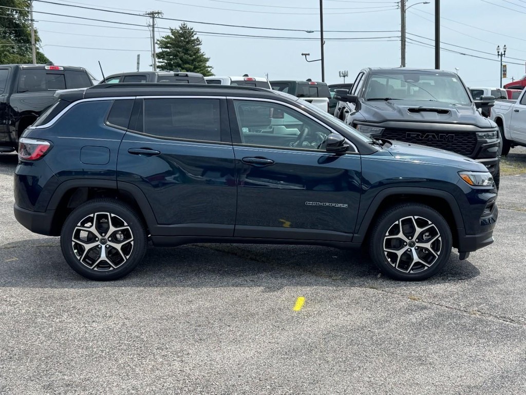 Jeep Compass Vehicle Full-screen Gallery Image 02