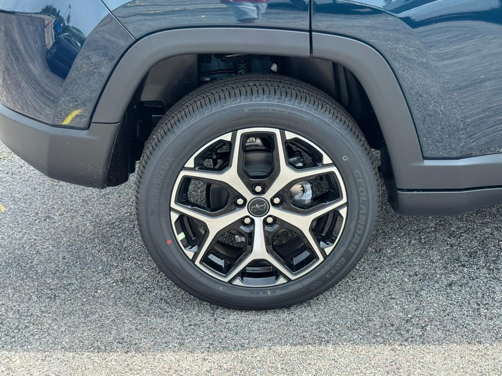 Jeep Compass Vehicle Full-screen Gallery Image 05