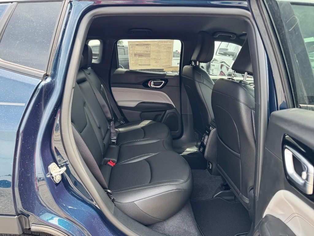 Jeep Compass Vehicle Full-screen Gallery Image 06