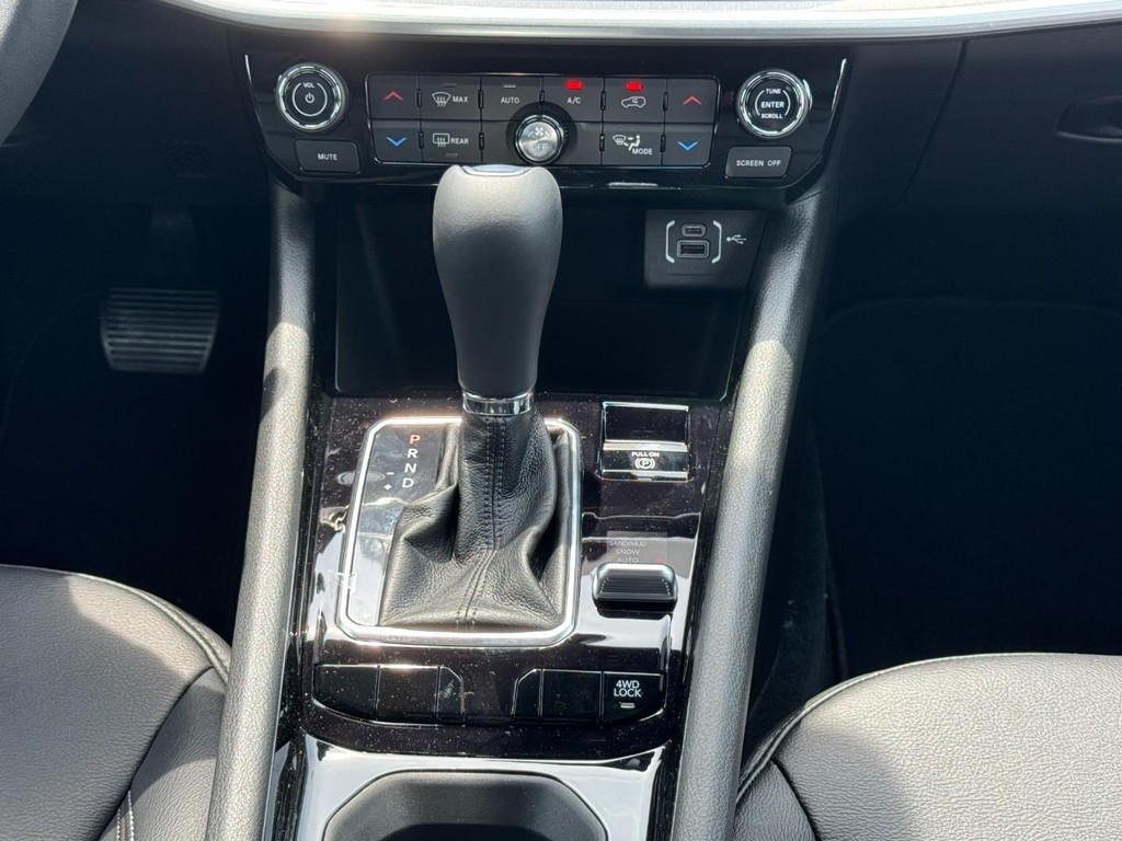 Jeep Compass Vehicle Full-screen Gallery Image 11