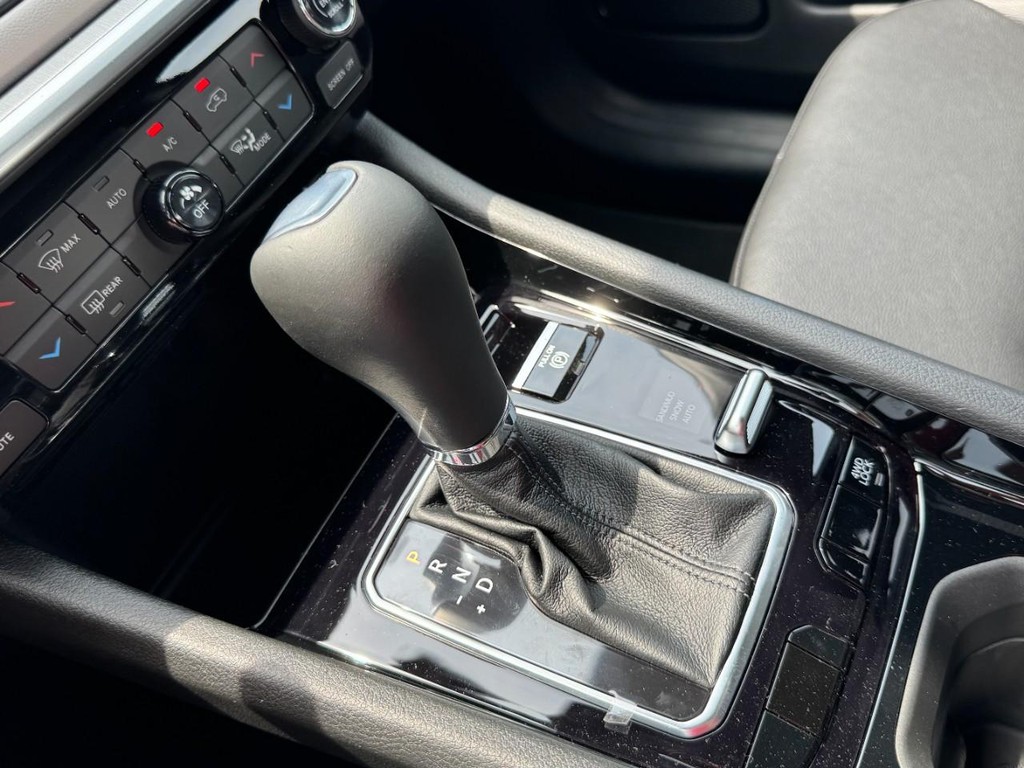 Jeep Compass Vehicle Full-screen Gallery Image 14