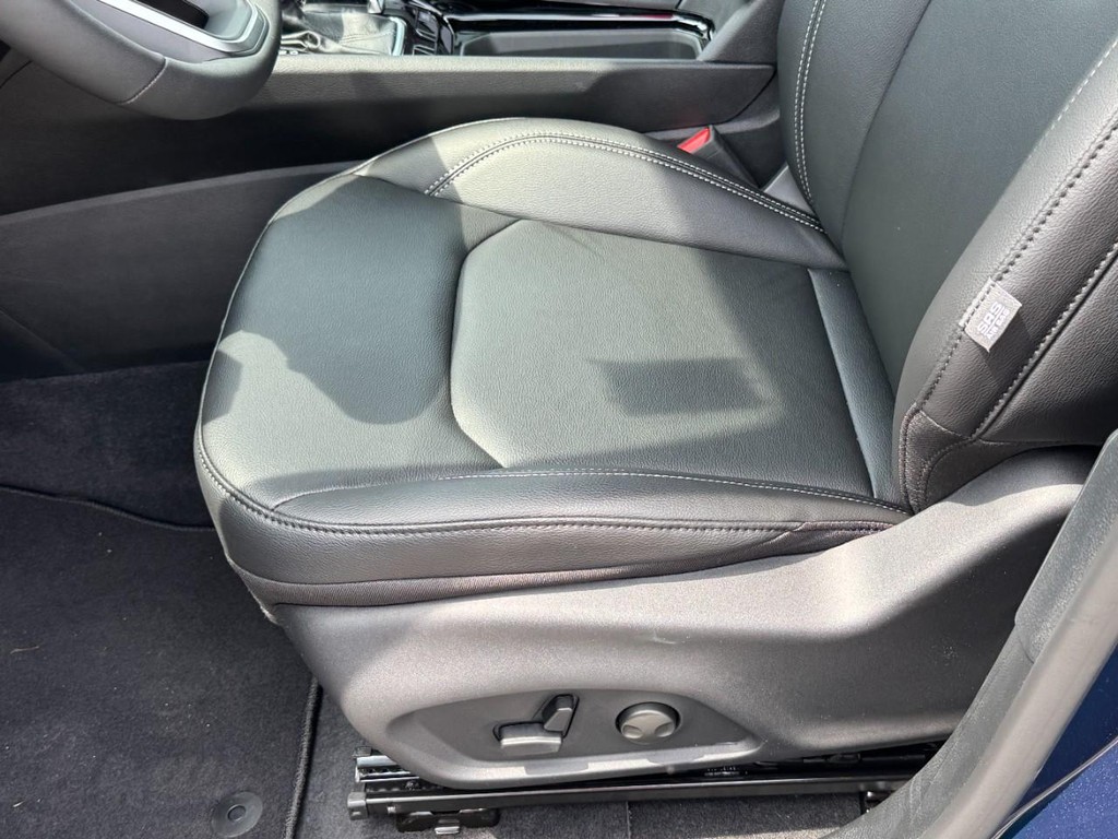 Jeep Compass Vehicle Full-screen Gallery Image 17