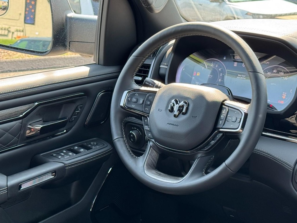 Ram 1500 Vehicle Full-screen Gallery Image 09