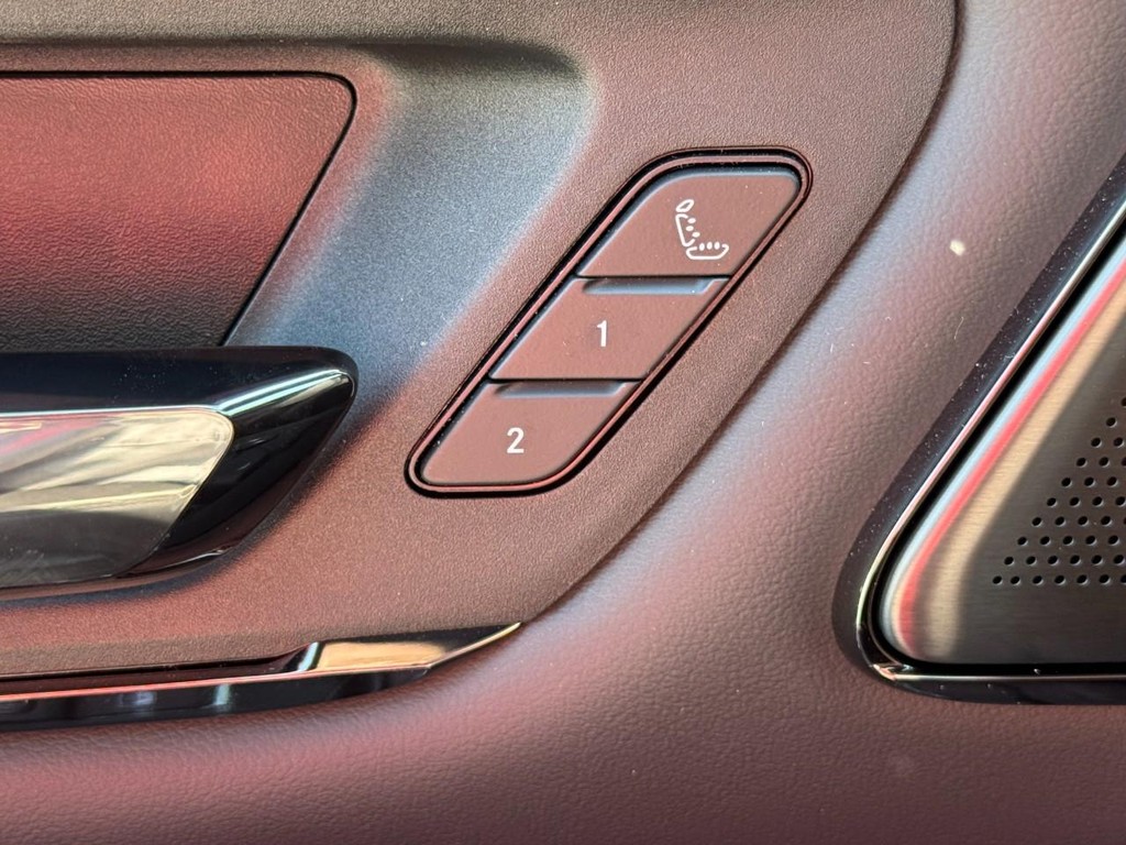 Ram 1500 Vehicle Full-screen Gallery Image 12
