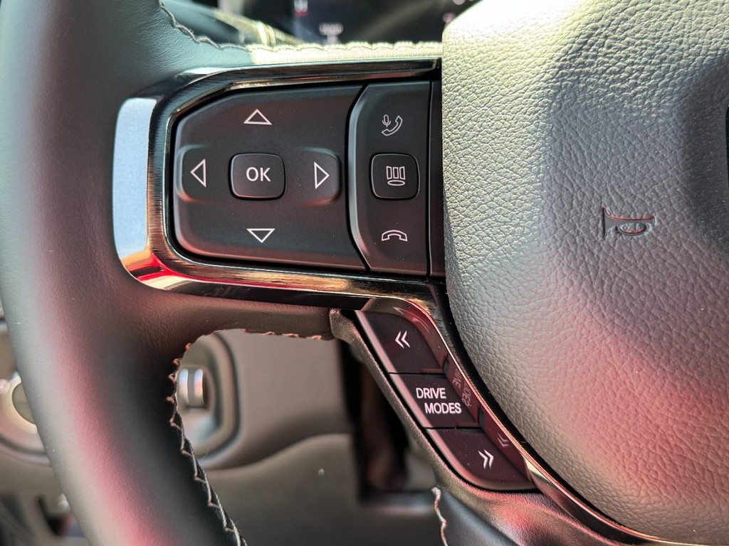 Ram 1500 Vehicle Full-screen Gallery Image 13