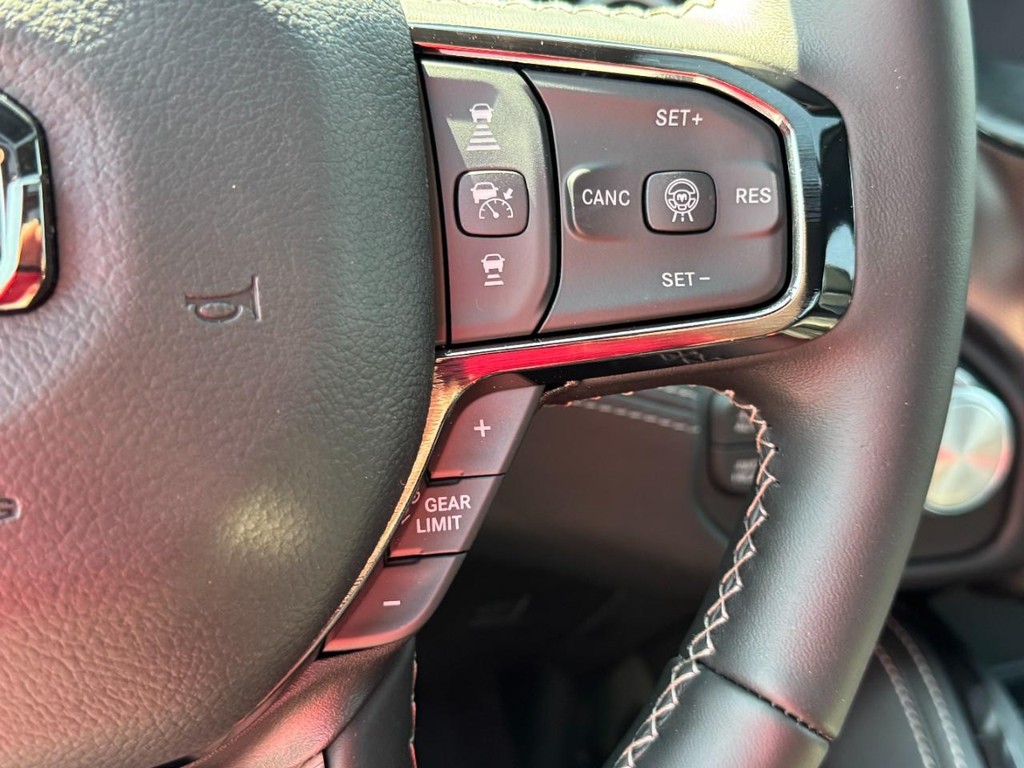 Ram 1500 Vehicle Full-screen Gallery Image 14