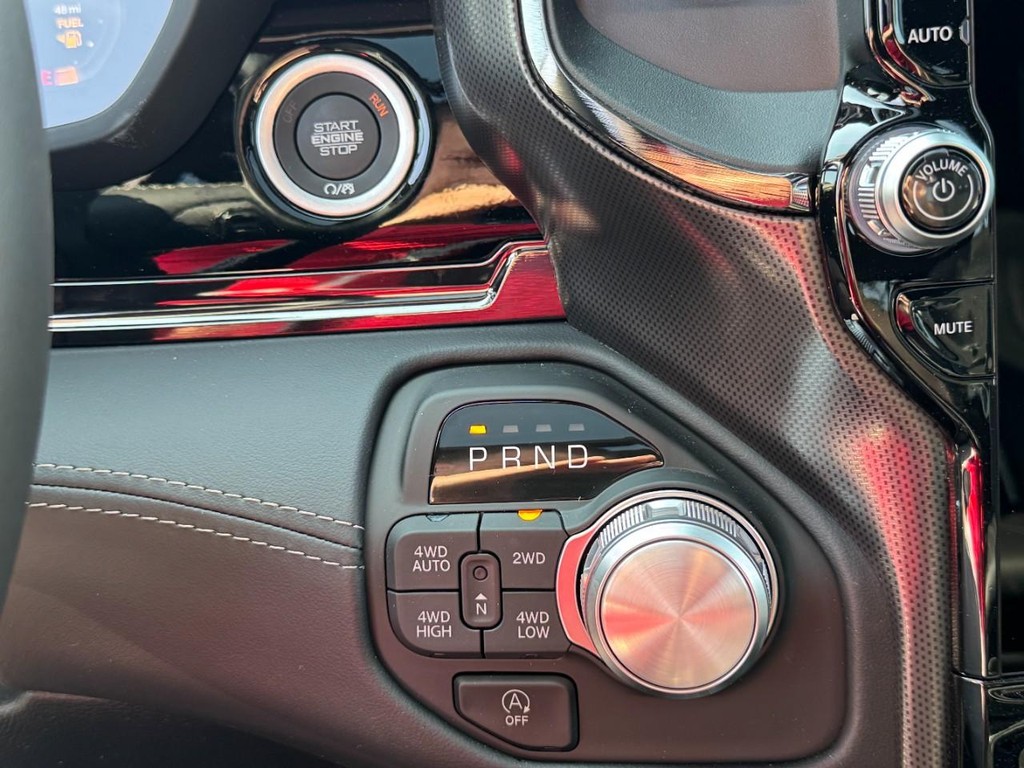 Ram 1500 Vehicle Full-screen Gallery Image 15