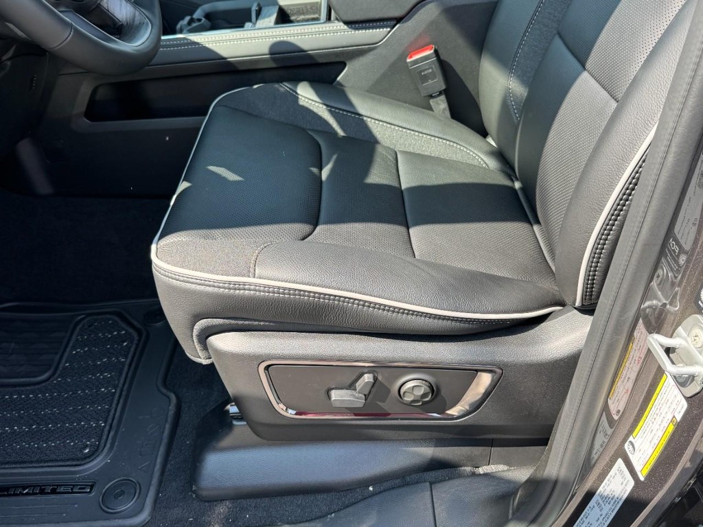 Ram 1500 Vehicle Full-screen Gallery Image 18