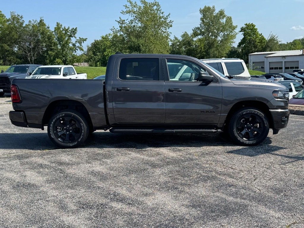 Ram 1500 Vehicle Full-screen Gallery Image 02