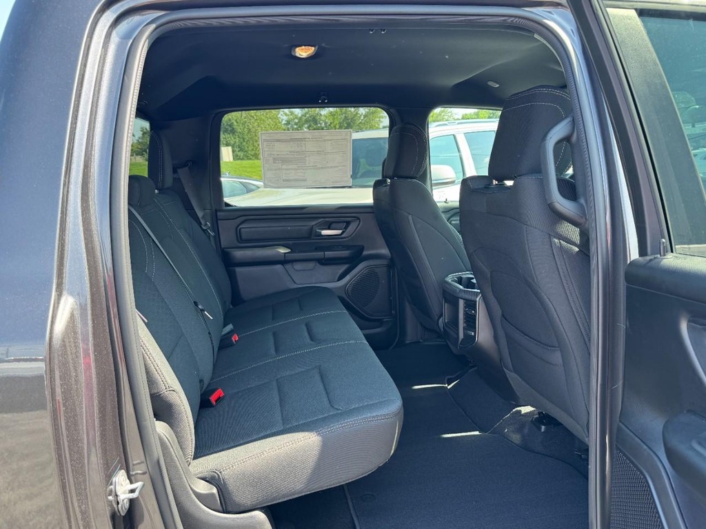 Ram 1500 Vehicle Full-screen Gallery Image 06