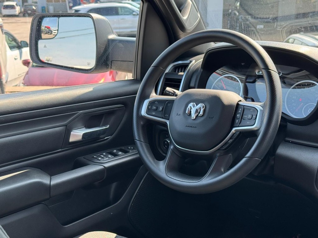 Ram 1500 Vehicle Full-screen Gallery Image 09