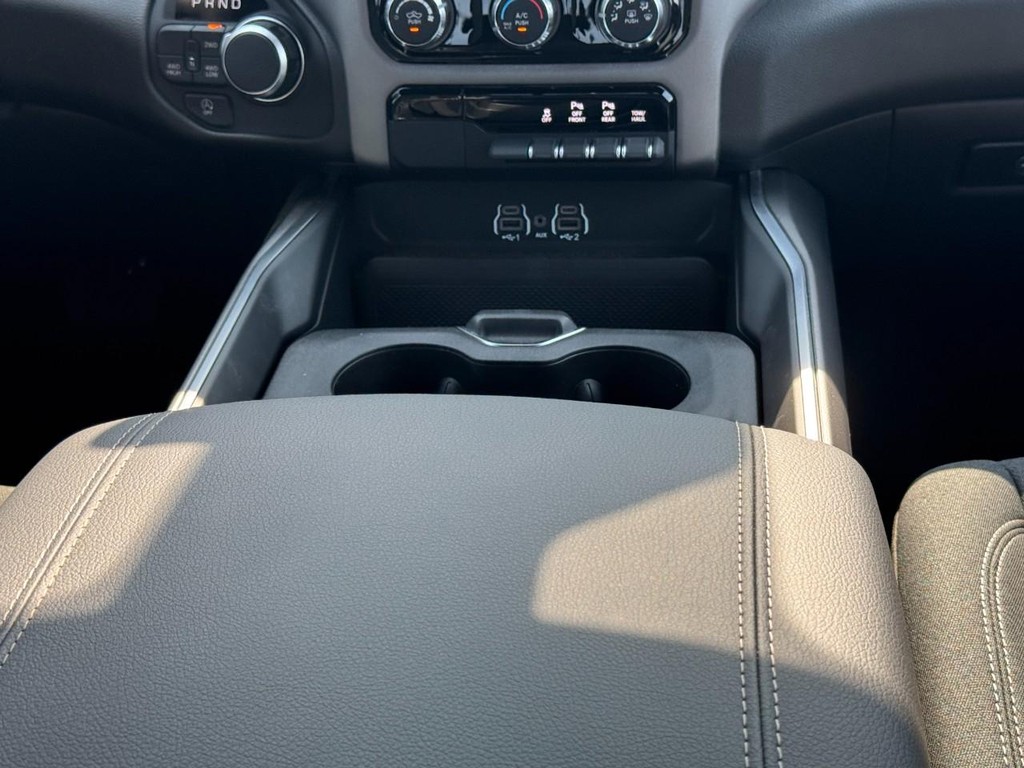 Ram 1500 Vehicle Full-screen Gallery Image 11