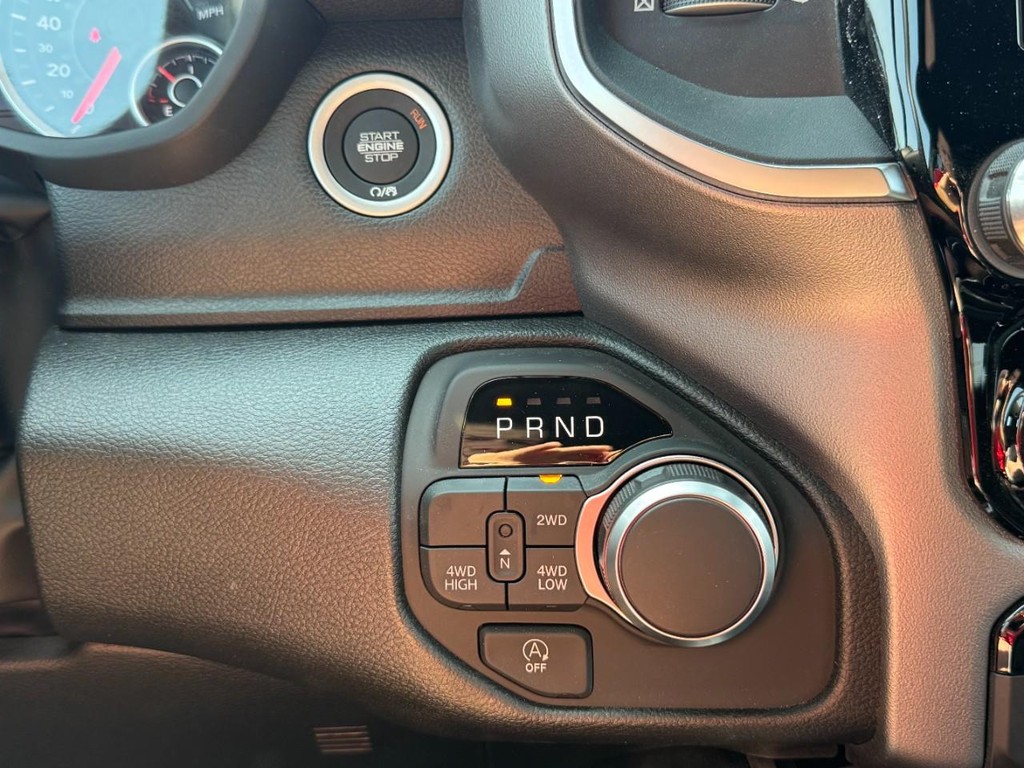 Ram 1500 Vehicle Full-screen Gallery Image 14