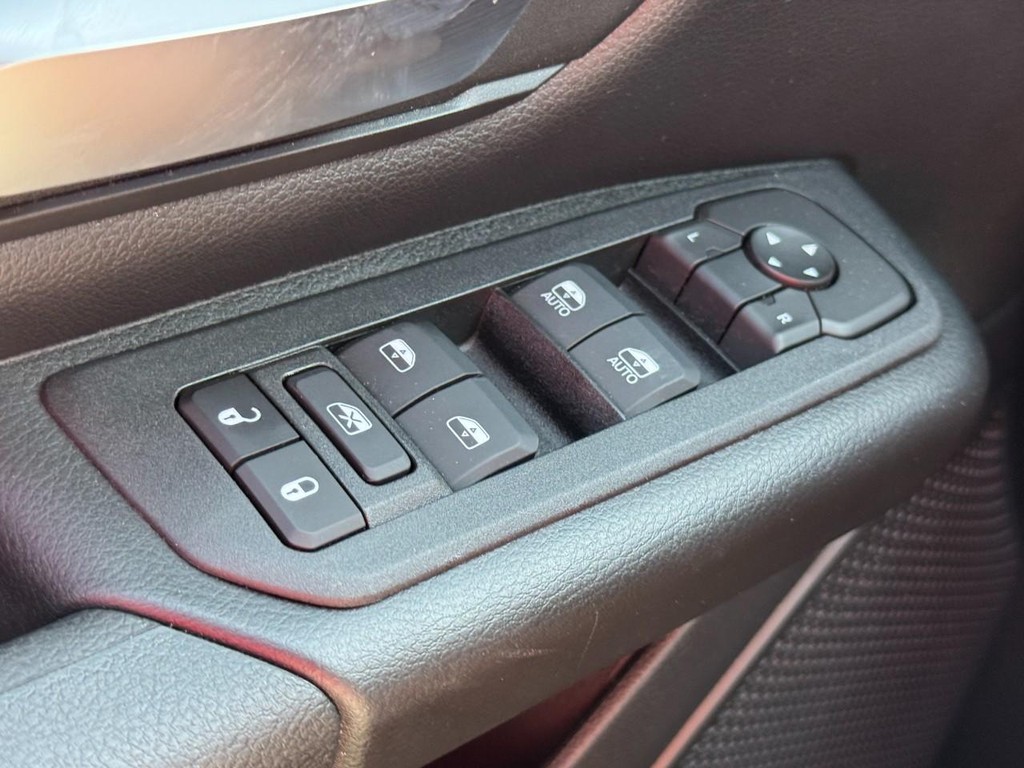 Ram 1500 Vehicle Full-screen Gallery Image 16