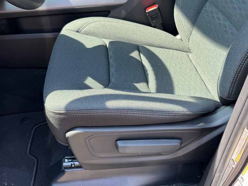 Ram 1500 Vehicle Full-screen Gallery Image 17
