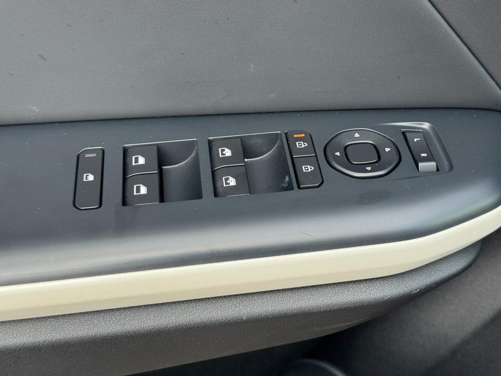 Kia K4 Vehicle Full-screen Gallery Image 24